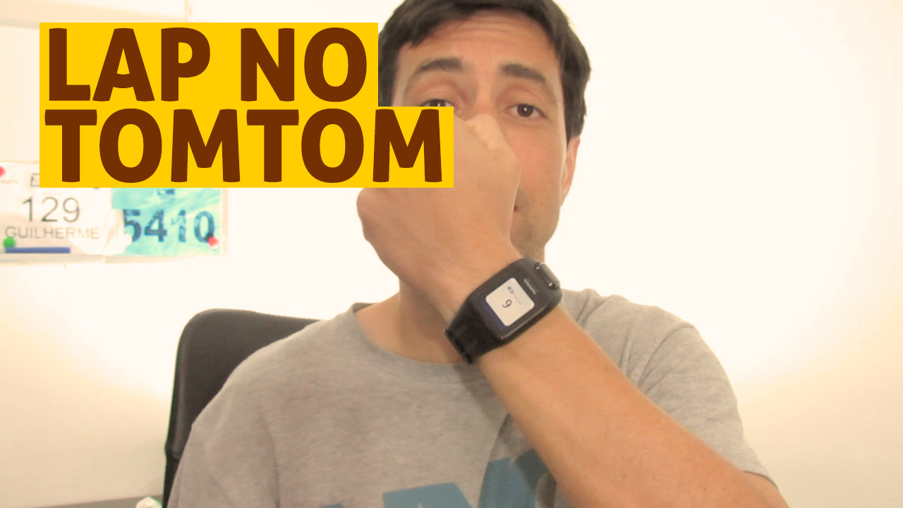 Guilherme mostrando o tomtom runner